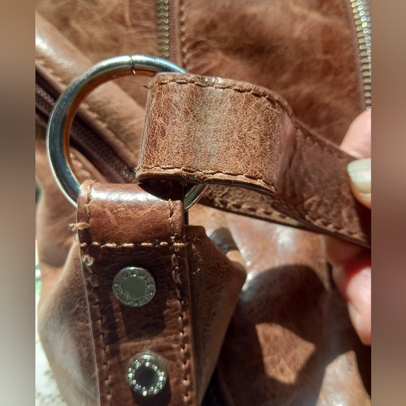 Danier Messenger Crossbody Leather Purse - Picture 5 of 13